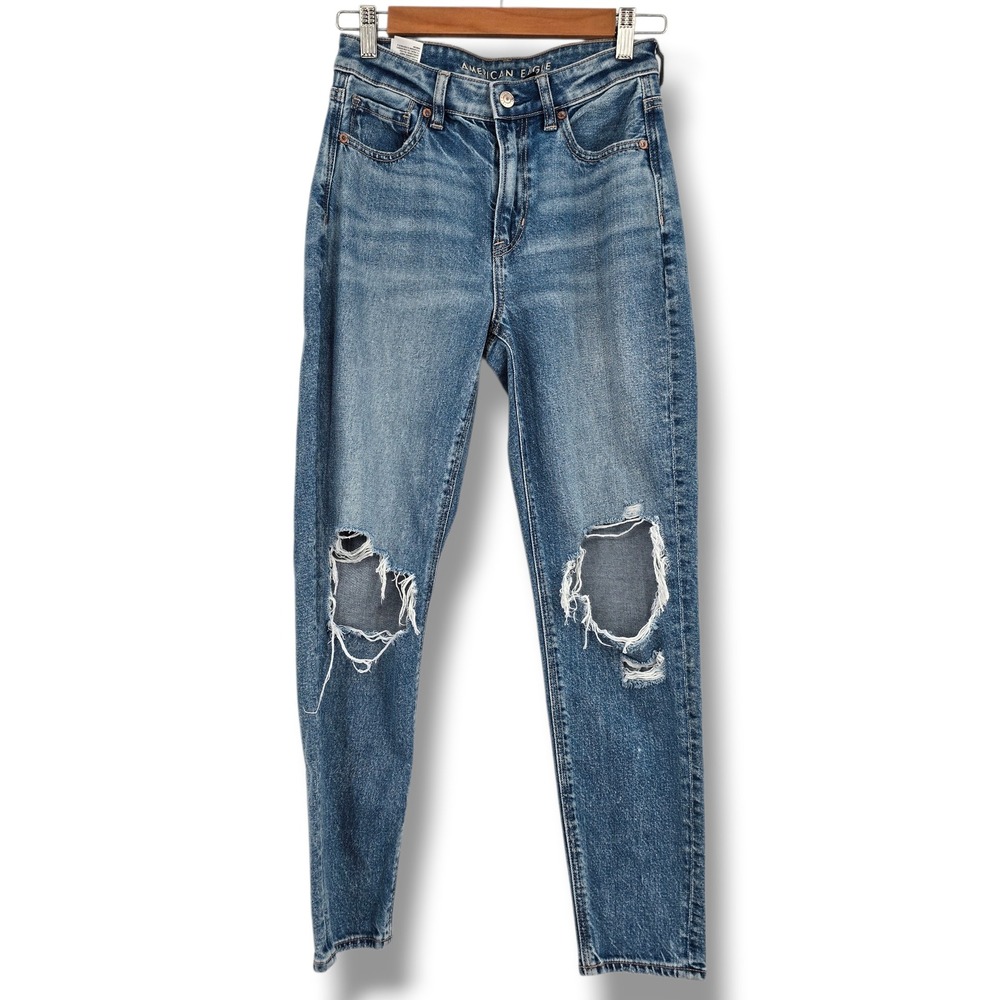 American Eagle Strigid Mom Jeans Blue High Rise‎ Ripped Knee Womens Size 0 Short